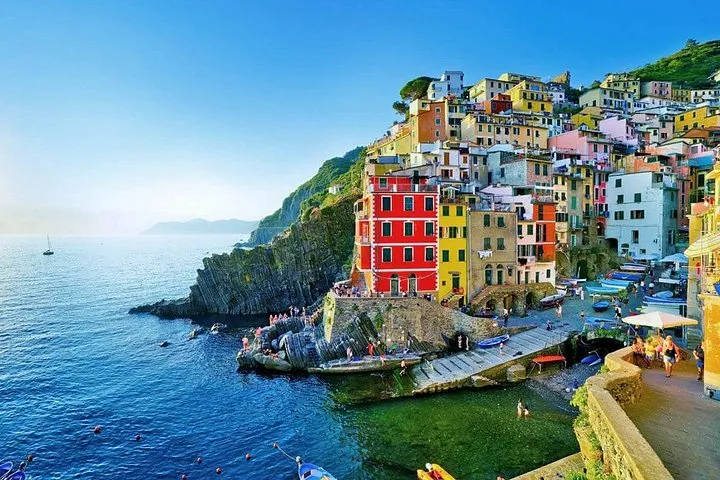 Private guide leading a couple through a Cinque Terre village on a day trip from Milan