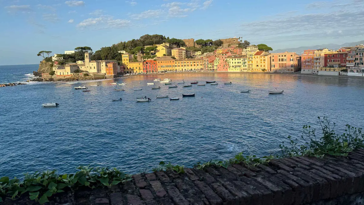 Boat tour with snorkeling stop and aperitif along the coast from Sestri Levante